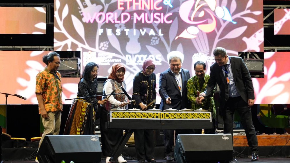 Sekda Buka Kaltim Ethnic And World Music Festival 2024