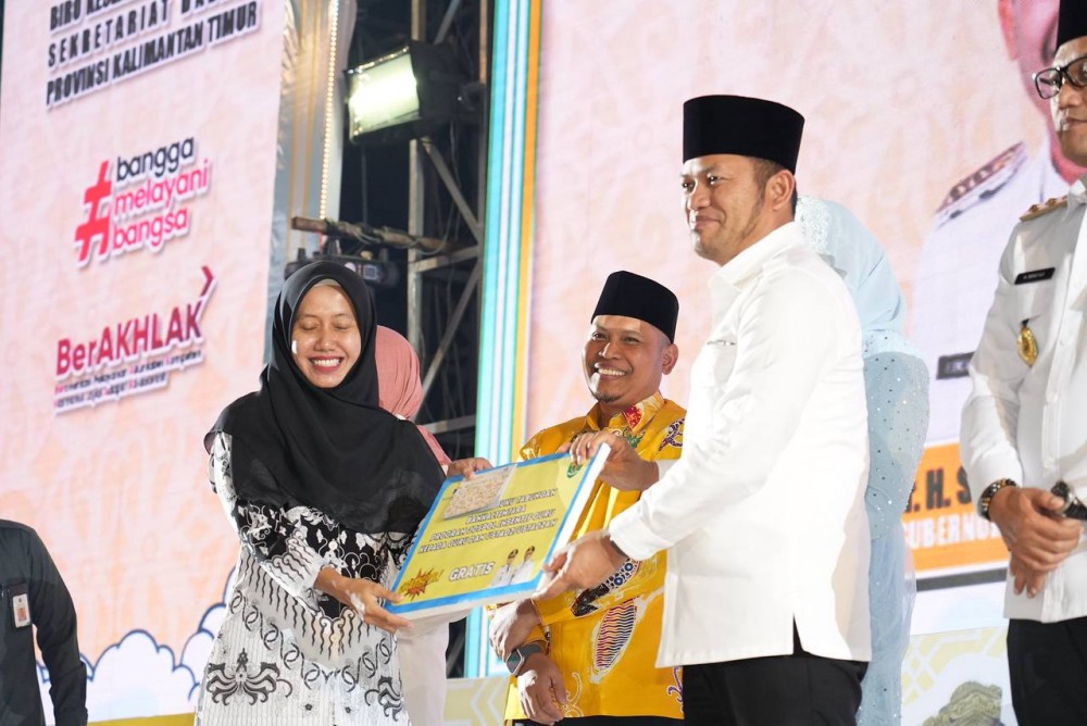 Rudy-Seno Berikan Penghargaan Gratispol dan Jospol, Momen Kebahagiaan Marbut dan Guru Honor