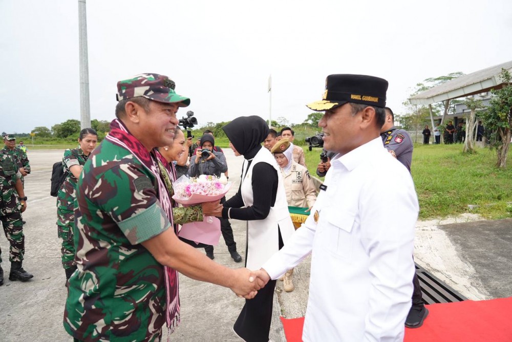 Wagub Seno Sambut Kedatangan Kasad Jenderal Maruli
