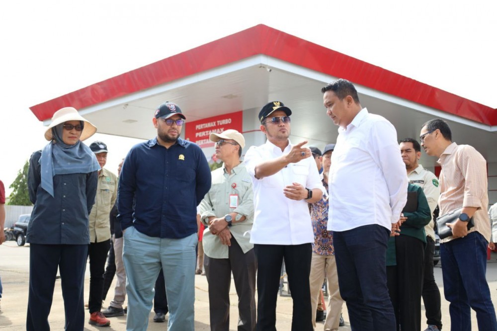 Sidak SPBU PM Noor, Gubernur Terima Keluhan Antrean Panjang BBM