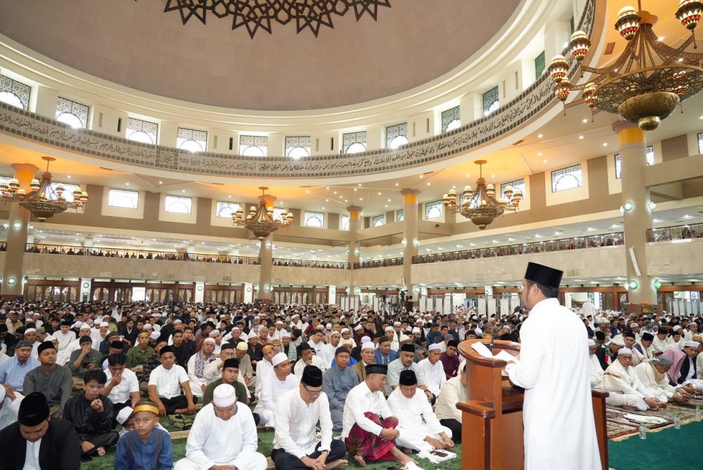 Salat Idulfitri di Masjid Baitul Muttaqien Islamic Center, Gubernur Harum: Jaga Persaudaraan, Toleransi dan Keberagaman Sebagai Kekuatan Bersama