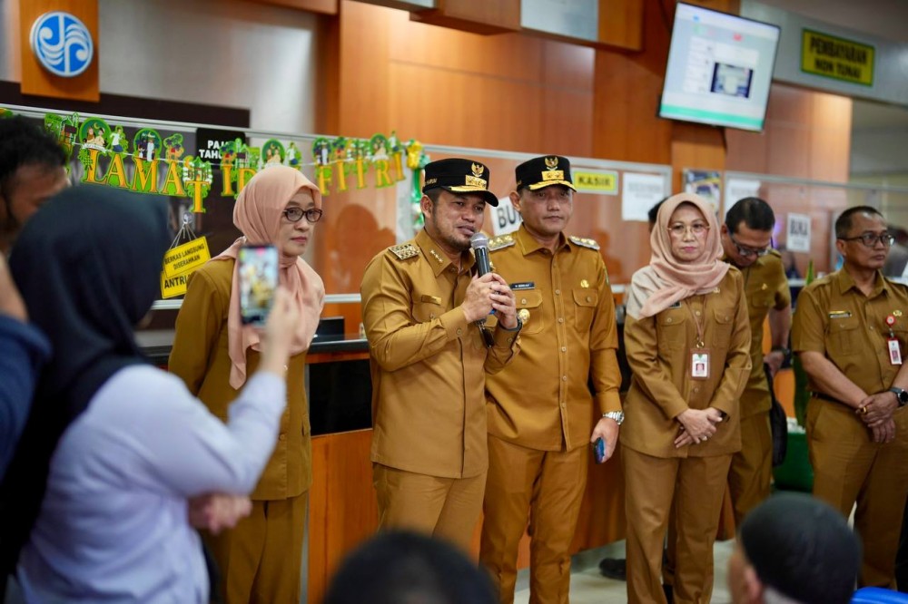 Sidak Pelayanan Samsat Samarinda, Gubernur Rudy Minta Masyarakat Manfaatkan Pemutihan PKB