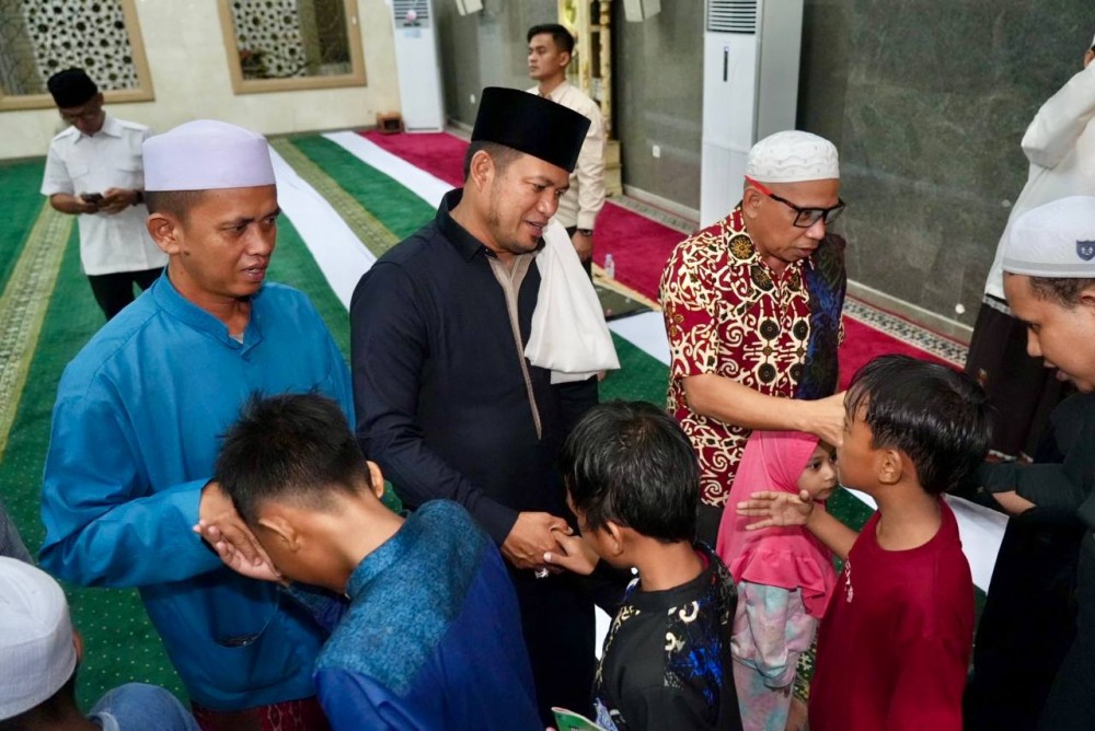 Malam Ke-4 Ramadan, Gubernur Rudy Tarawih di Masjid Nurul Mukminin