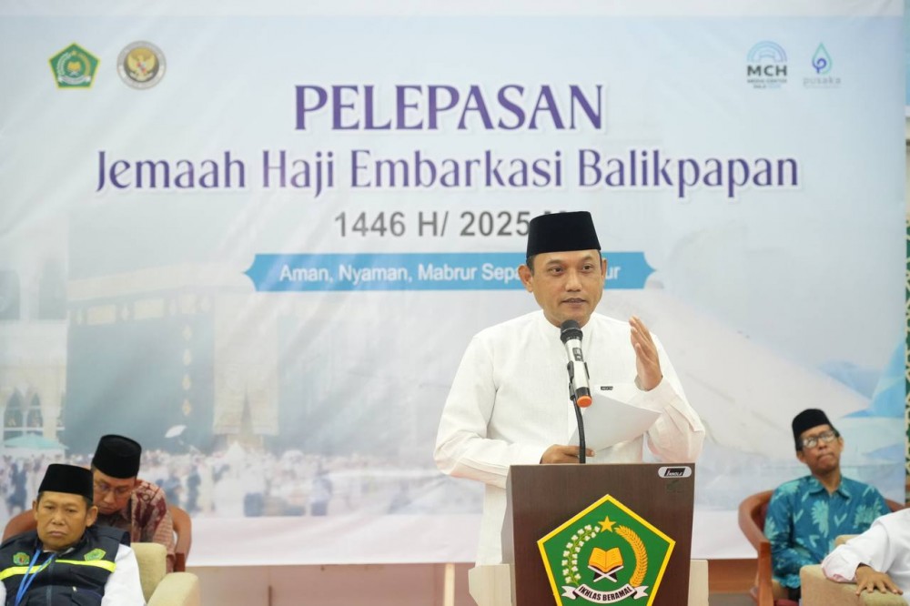 Lepas Keberangkatan Kloter 1 Jemaah Haji Embarkasi Balikpapan, Wagub Seno: Fokus Ibadah, Jangan Ingat Jemuran Belum Diambil