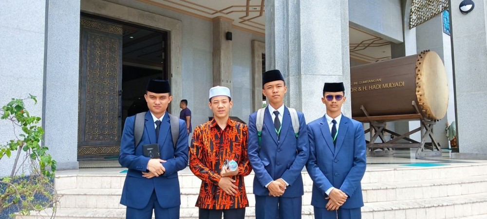 Peserta Jawa Barat dan Papua Senang Salat di Masjid Nurul Mu'minin