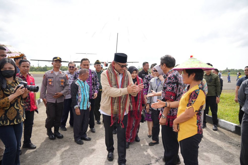 Wagub Seno disambut Hangat Bupati Kubar