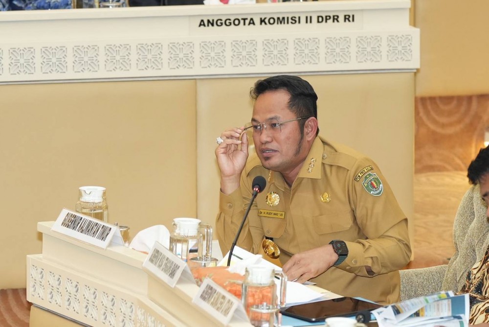 RDP di DPR, Gubernur Harum Perjuangkan Jalan Perbatasan