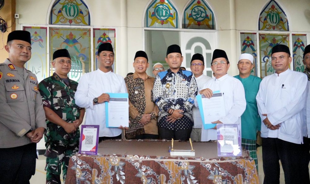 Saksikan MoU Masjid Al Falah, Wagub Seno Aji Harap Semua Pengurus Masjid Patut Mencontoh