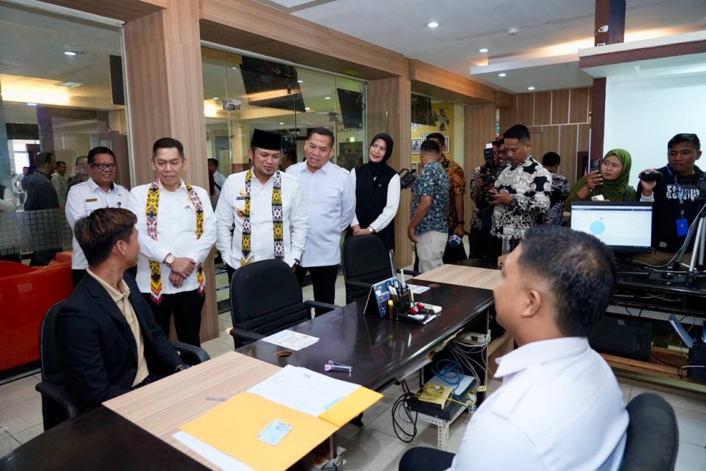 Dampingi Wakil Ketua DPR RI Tinjau Kantor Imigrasi Samarinda, Gubernur Harum: Pemprov Kaltim Dukung Menjadi Kantor Imigrasi Khusus