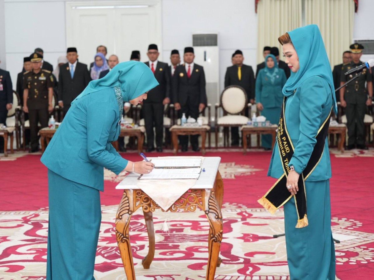 Bunda Harum Lantik Andi Deska Pradifa Aulia