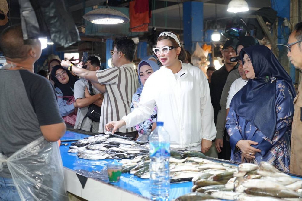 Pasca Lebaran, Ketua TP PKK Kaltim Sidak di Pasar Segiri, Ajak Masyarakat Belanja di Pasar Tradisional