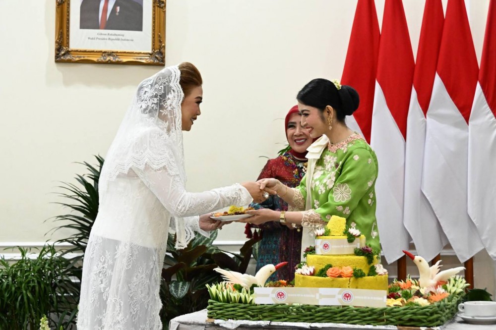 Bersama 33 Istri Gubernur se Indonesia, Bunda Harum Resmi Dilantik Sebagai Ketua Dekranasda Provinsi Kaltim