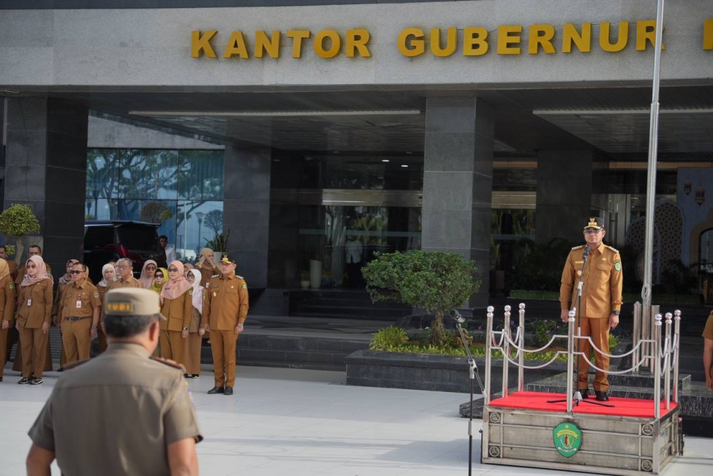 Perdana Pimpin Apel Pagi di Lingkungan Setdaprov Kaltim, Gubernur Harum Tekankan Perlunya Semangat Baru dan Energi Besar Untuk Membangun Kalimantan Timur