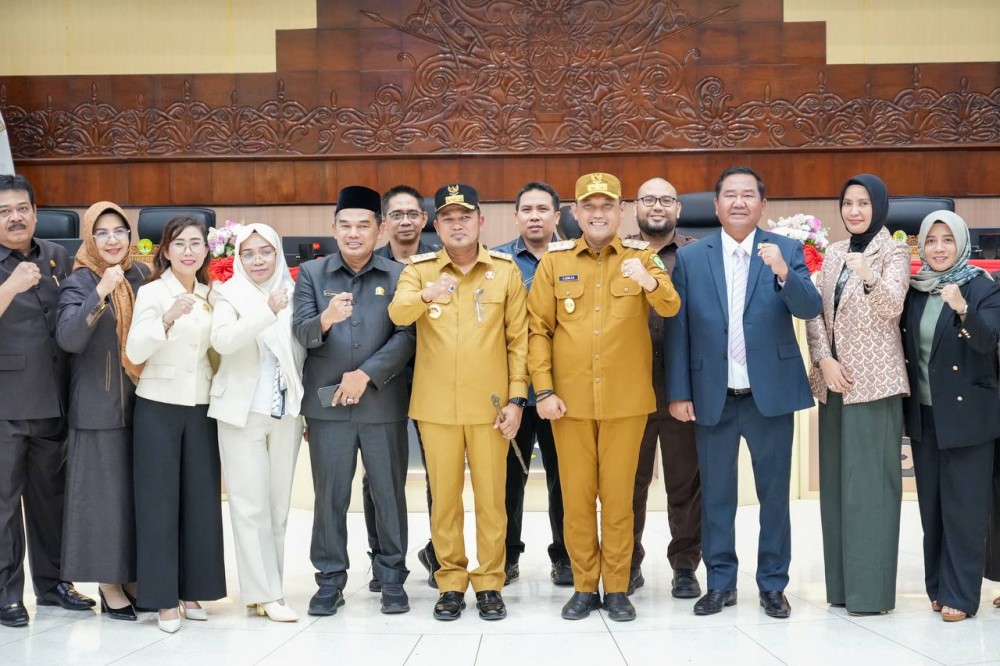 Perdana, Rudy-Seno Ikuti Rapat Paripurna DPRD Kaltim, Gubernur Rudy : Bersama Berkolaborasi dan Berakselerasi, Wujudkan Program Gratispol
