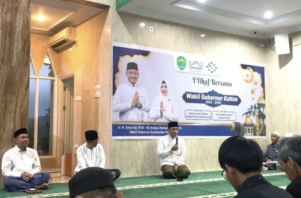 Wagub Seno dan Istri Itikaf Bersama di Masjid Alam Semesta, Juga Sosialisasi Program Kerja